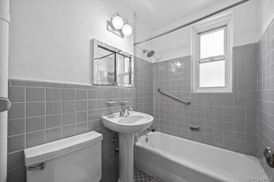 625 Gramatan Avenue  #5O Photo 18