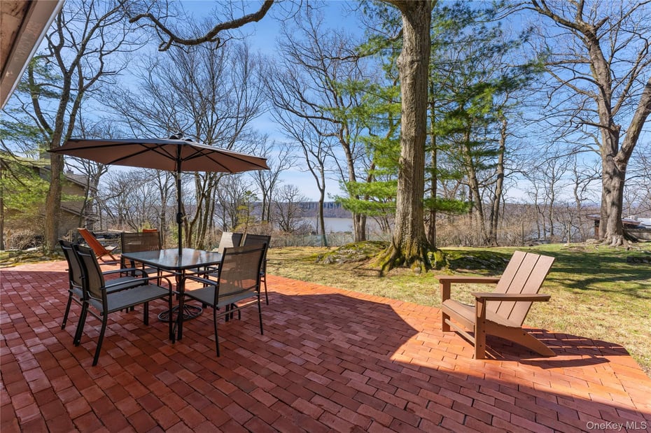 191 Villard Avenue Photo 10