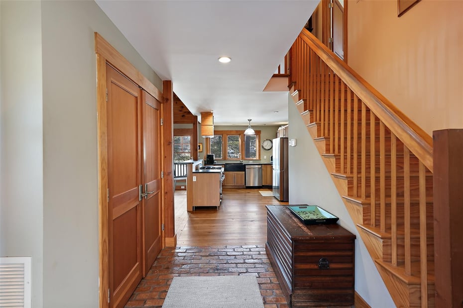 54 Hoyt Street Photo 6