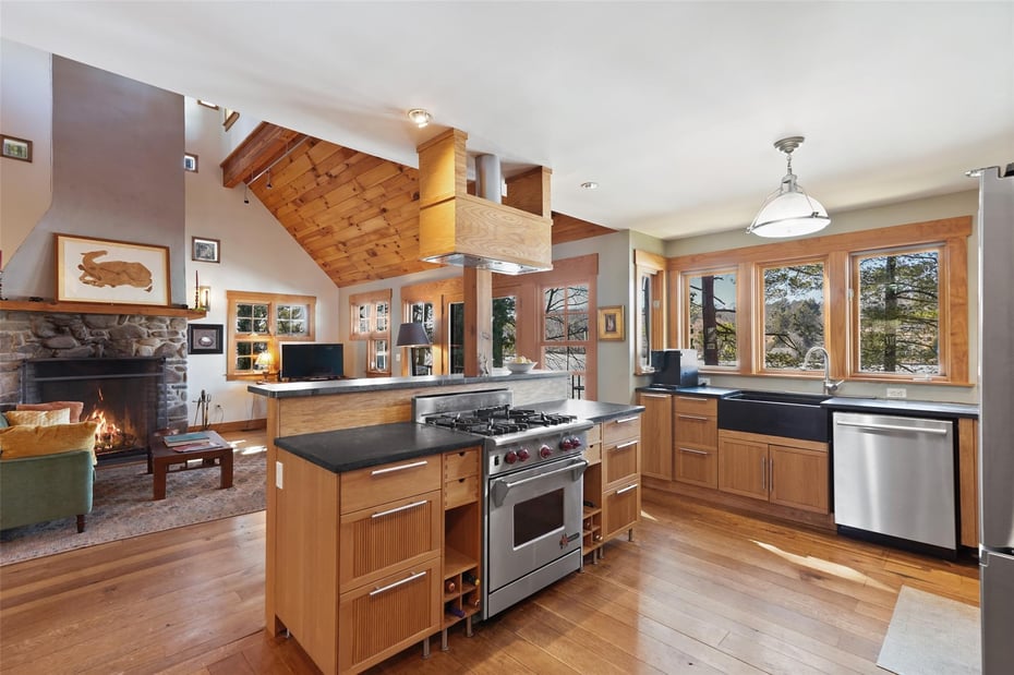 54 Hoyt Street Photo 10
