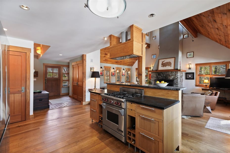 54 Hoyt Street Photo 9