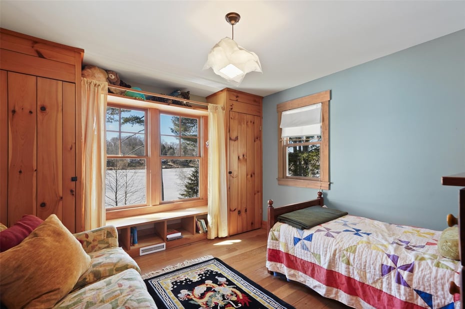 54 Hoyt Street Photo 16