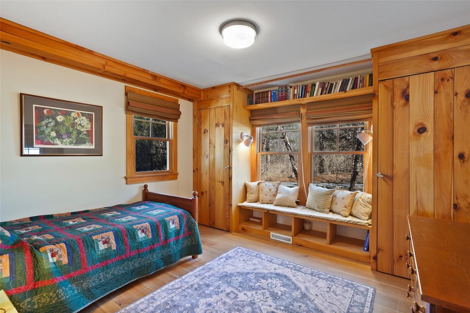 54 Hoyt Street Photo 18