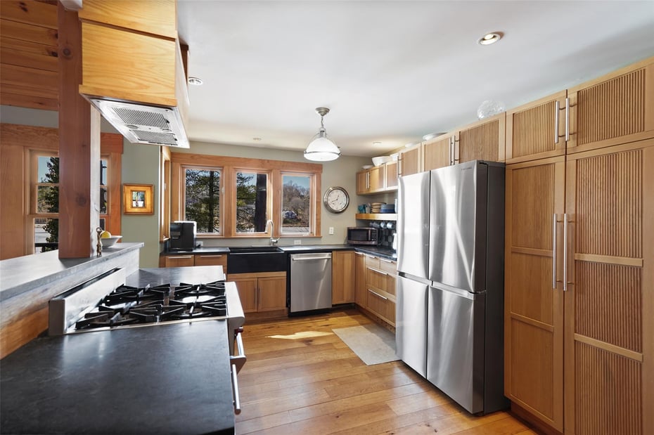 54 Hoyt Street Photo 11
