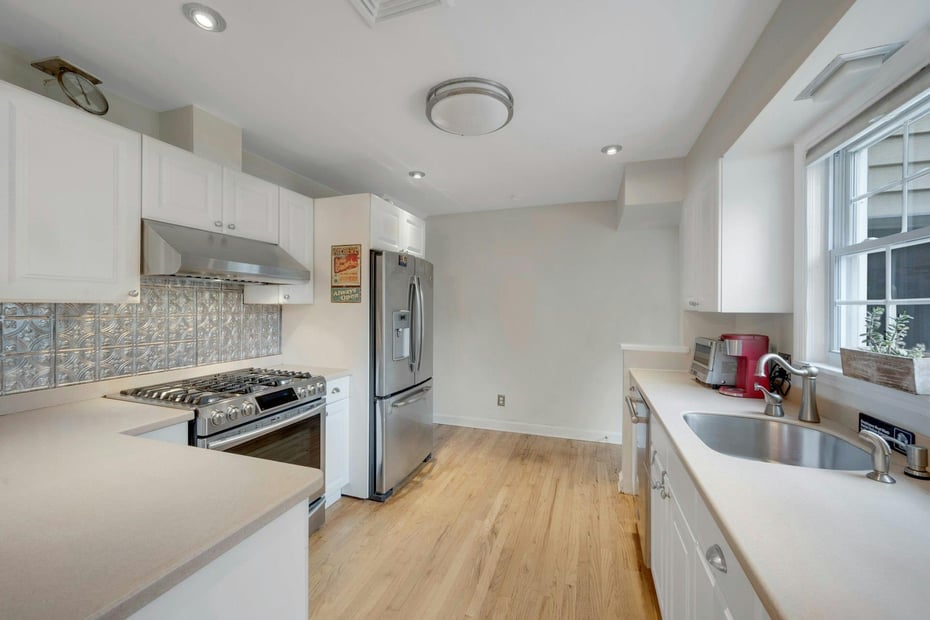 178 Beech Street Photo 5