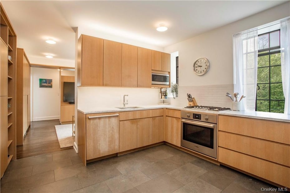 100 Ardsley Avenue W  #2L Photo 7