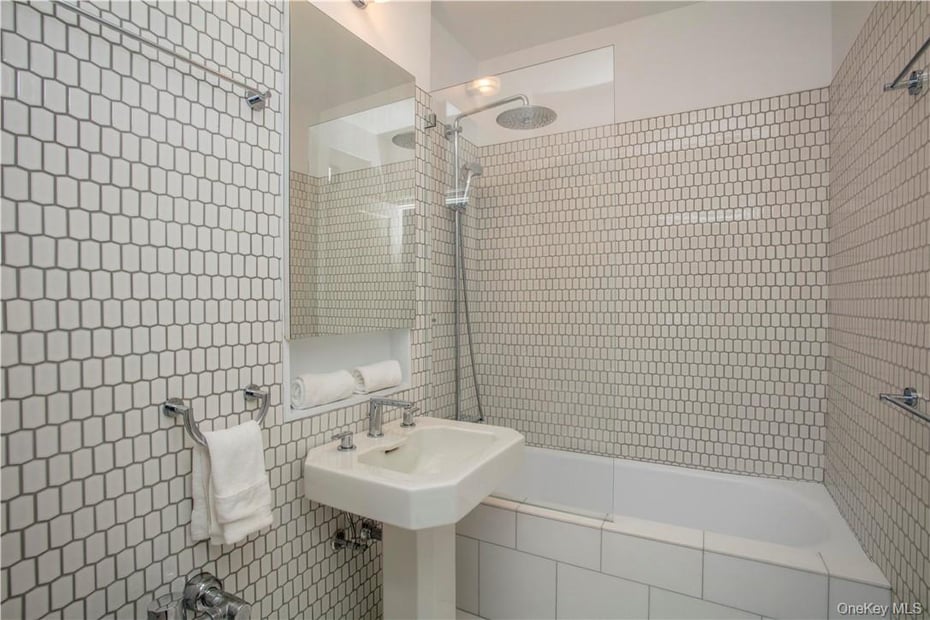 100 Ardsley Avenue W  #2L Photo 10