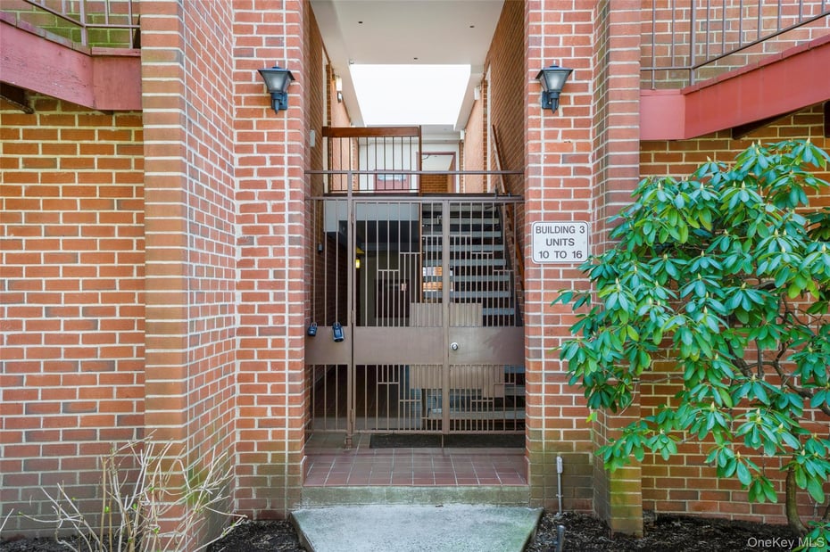 55 N Broadway  #3-14 Photo 3