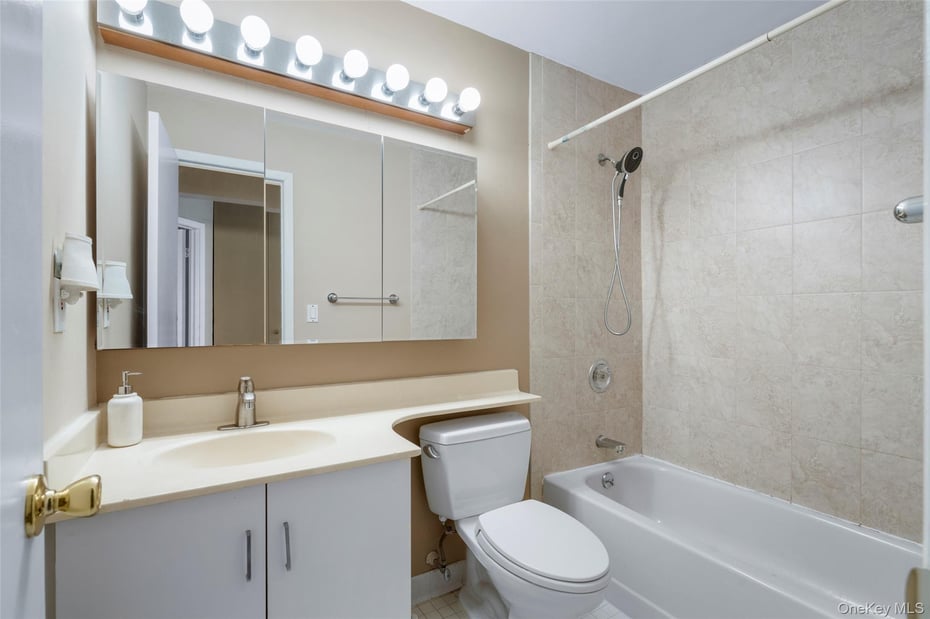 55 N Broadway  #3-14 Photo 25