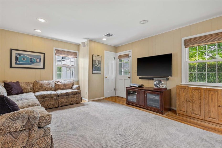 94 Sprague Road Photo 10