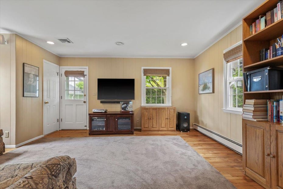 94 Sprague Road Photo 12