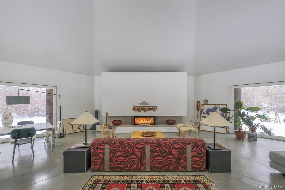 401 Collins Street Photo 10