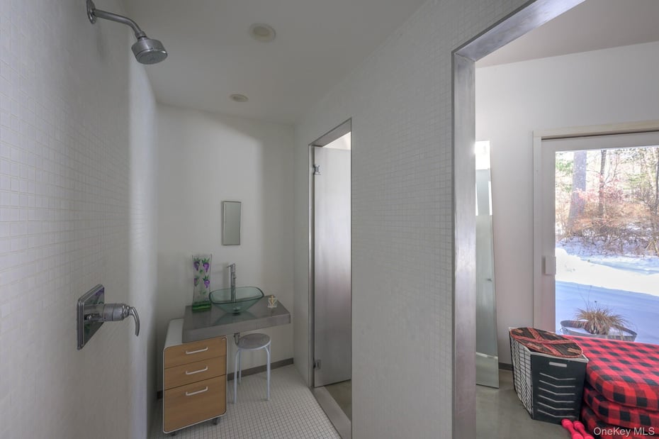 401 Collins Street Photo 19