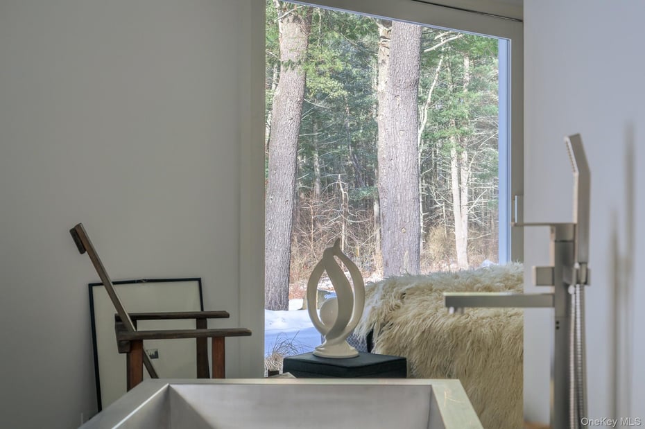 401 Collins Street Photo 15