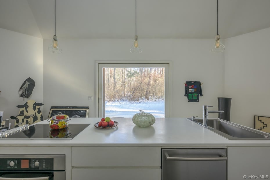 401 Collins Street Photo 17