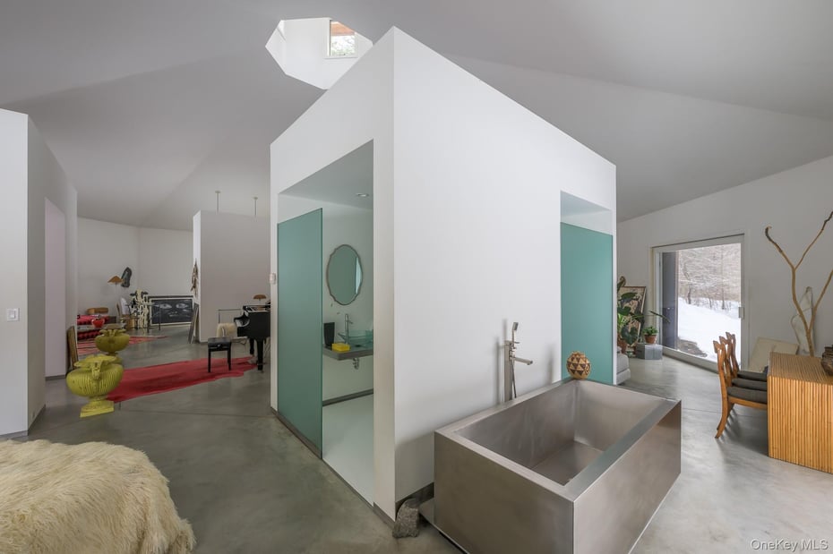 401 Collins Street Photo 13