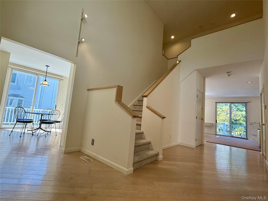 7 Cobblefield Lane Photo 3