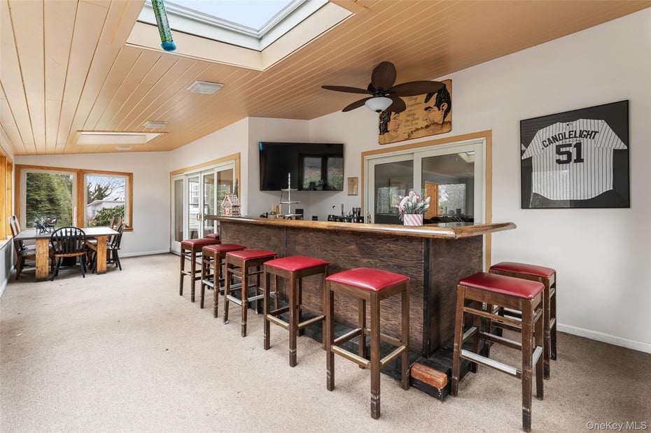 285 Old Colony Road Photo 14