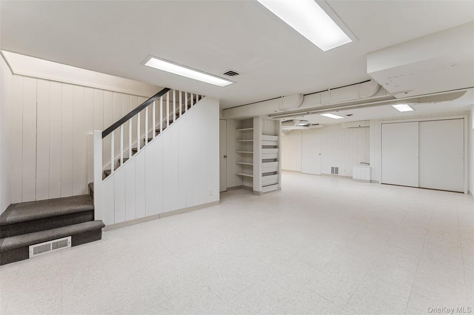 285 Old Colony Road Photo 24