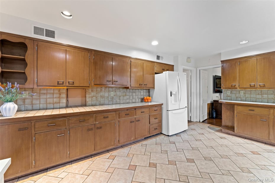 285 Old Colony Road Photo 10