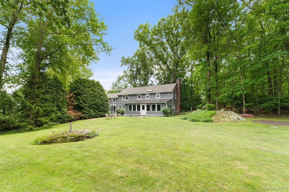 285 Old Colony Road Photo 2