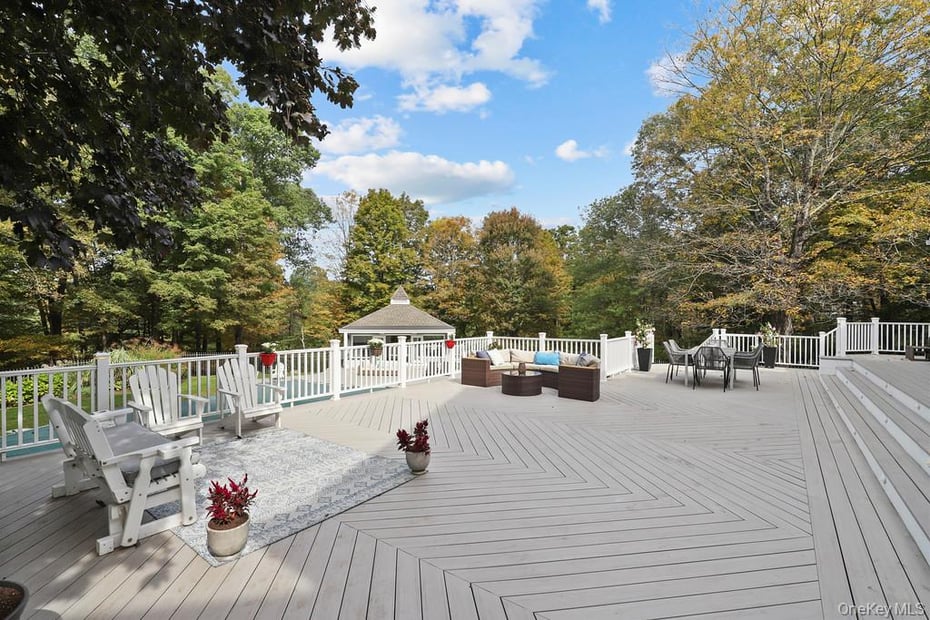 74 Ridgefield Avenue Photo 4