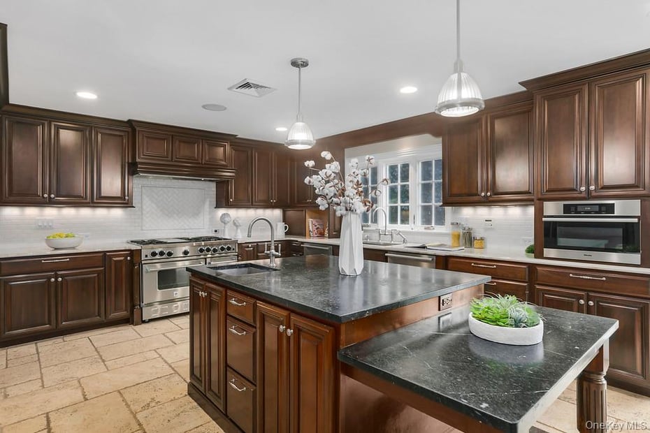 74 Ridgefield Avenue Photo 8