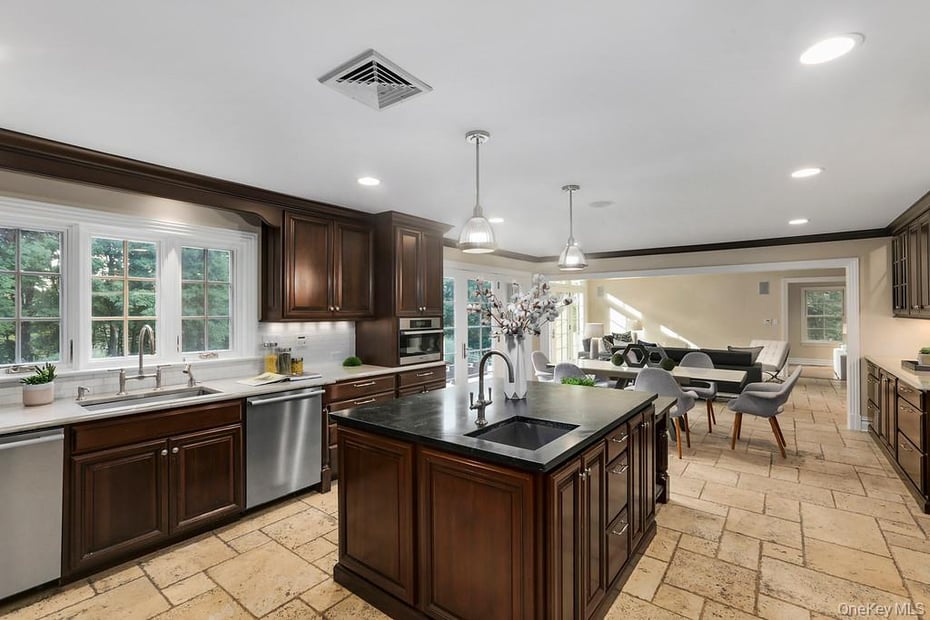 74 Ridgefield Avenue Photo 7