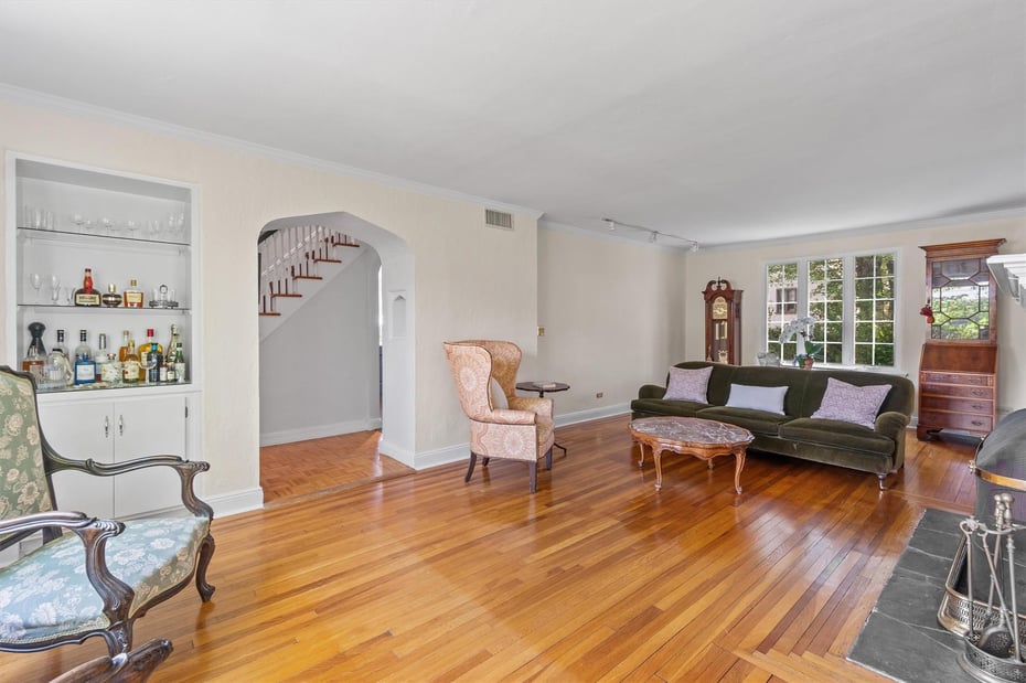 460 Westchester Avenue Photo 8