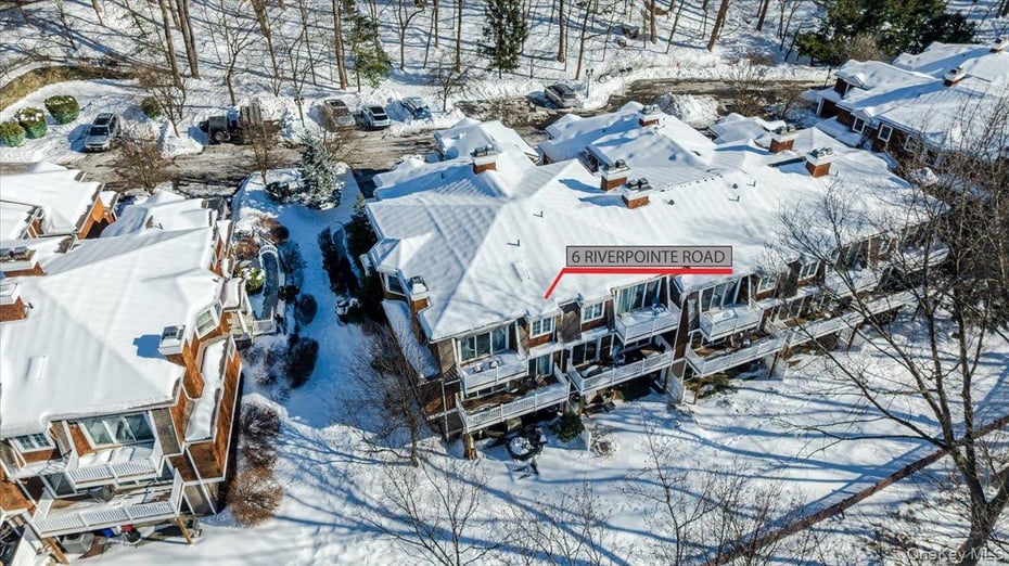 6 Riverpointe Road Photo 2