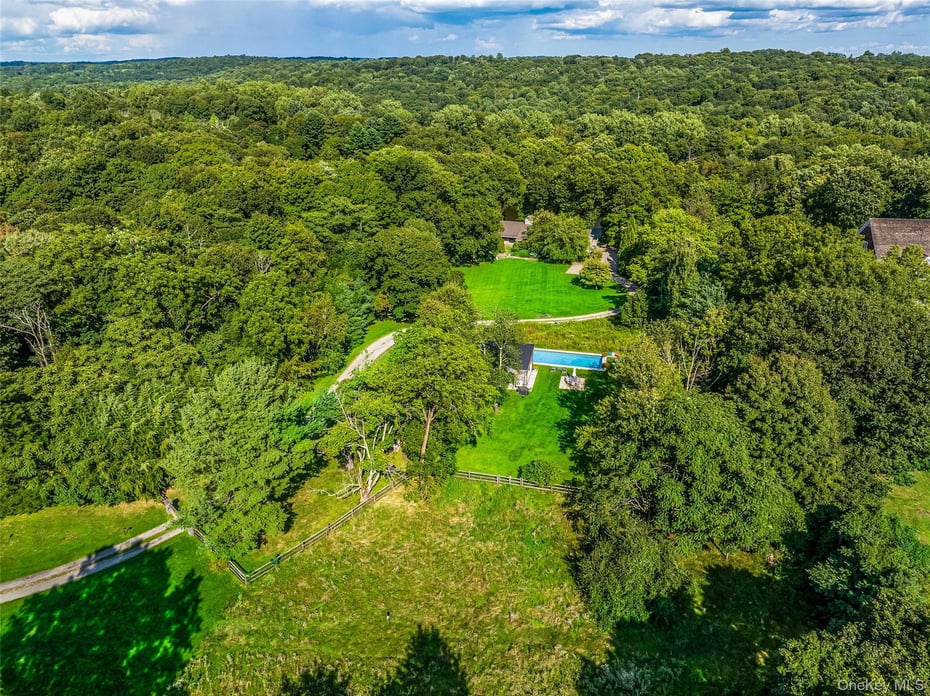 12 Haights Cross Road Photo 36