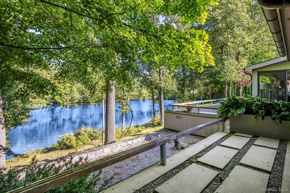 12 Haights Cross Road Photo 37