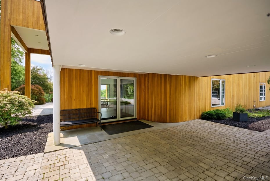 33 Ford Road Photo 3