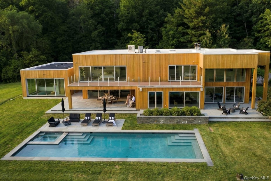 33 Ford Road Photo 1