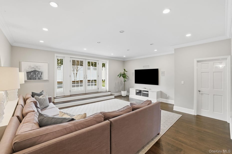 107 Munson Street Photo 12