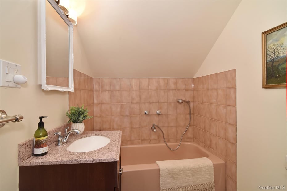 251 Mount Hope Boulevard Photo 34