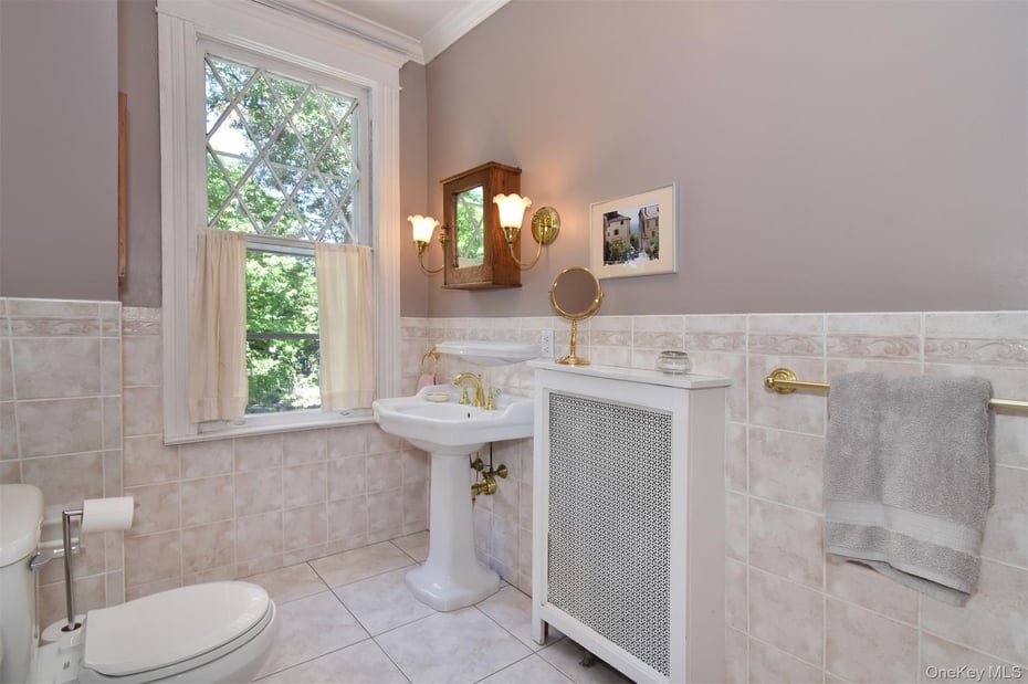 251 Mount Hope Boulevard Photo 29