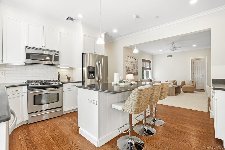 9 Willow Avenue Photo 8