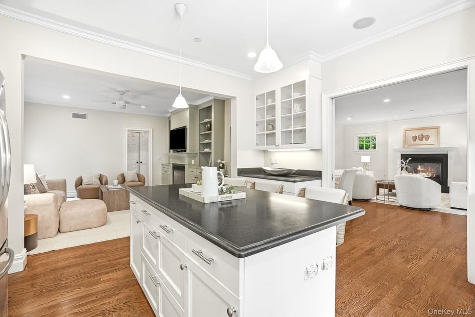 9 Willow Avenue Photo 10
