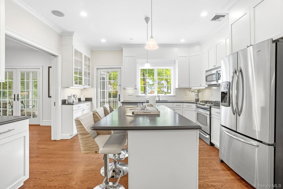 9 Willow Avenue Photo 9