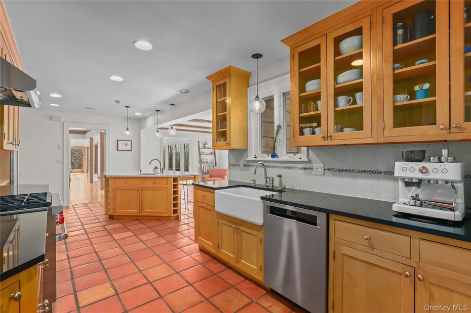 37 Hyatt Road Photo 15