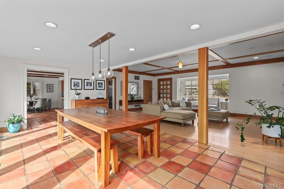 37 Hyatt Road Photo 11