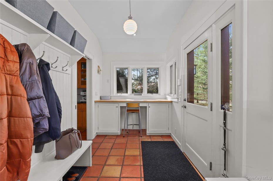 37 Hyatt Road Photo 18