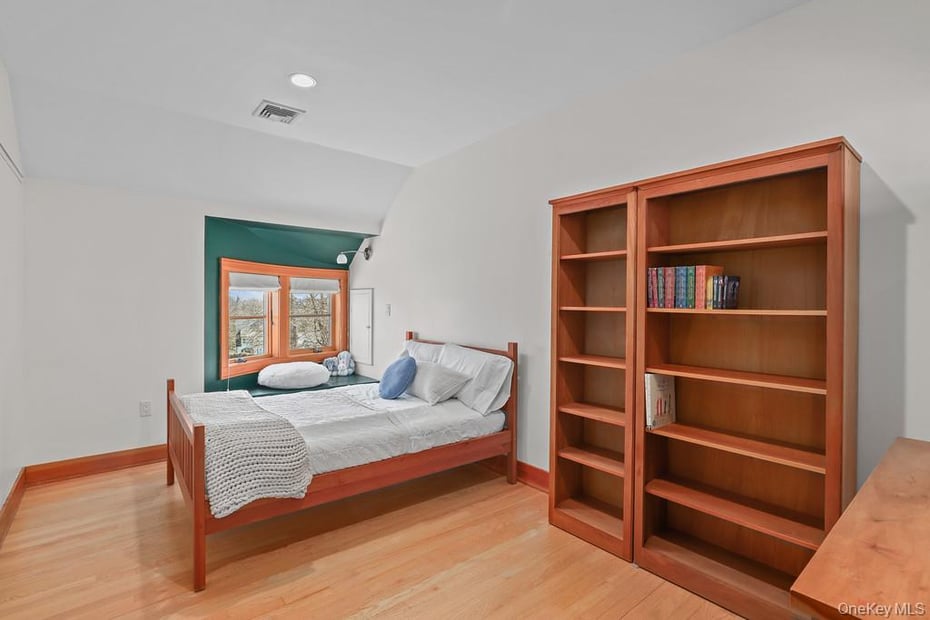 37 Hyatt Road Photo 30