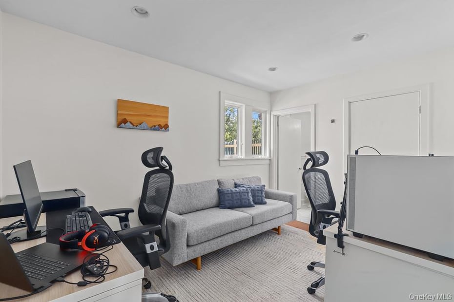 37 Hyatt Road Photo 17