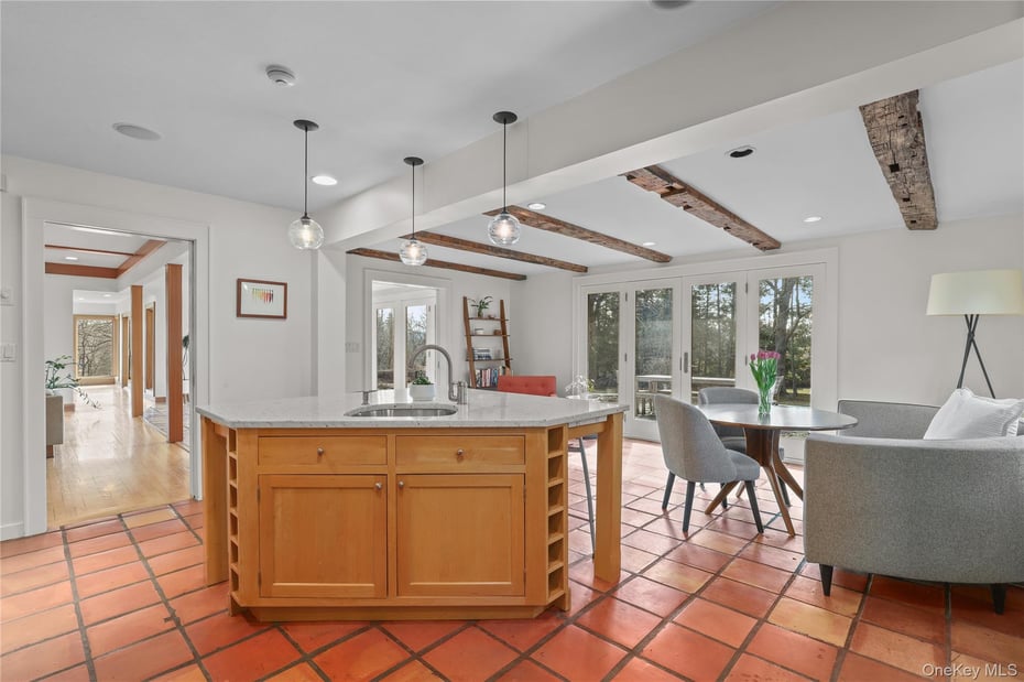 37 Hyatt Road Photo 14