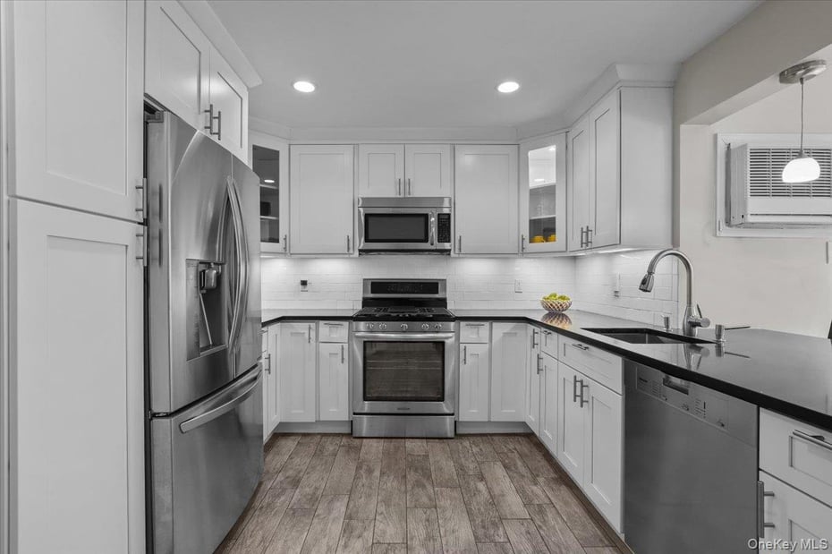 89 Birch Street Photo 12