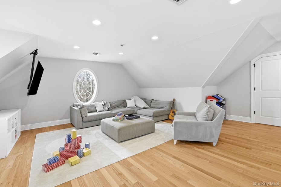 16 Hall Road Photo 28