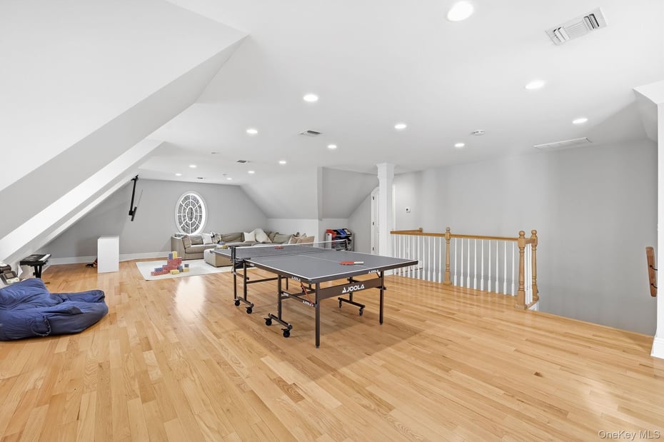 16 Hall Road Photo 27