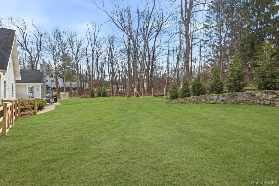 16 Hall Road Photo 33